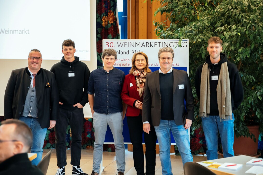 Die Referenten des 30. Weinmarketingtags Rheinland-Pfalz: Andy Becht, Staatssekretär im Ministerium für Wirtschaft, Verkehr, Landwirtschaft und Weinbau; Peter Bender Matthias Meierer, Prof. Dr. Simone Loose, Bernd Wechsler, Michael Haas (von links).