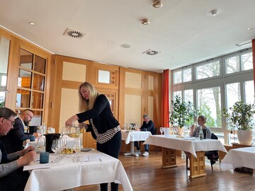 Die Rebensfte werden nach Klarheit, Geruch, Geschmack und Harmonie bewertet.