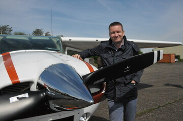 Frank Kasparek ist mit seinem Hagelflieger einsatzbereit. 