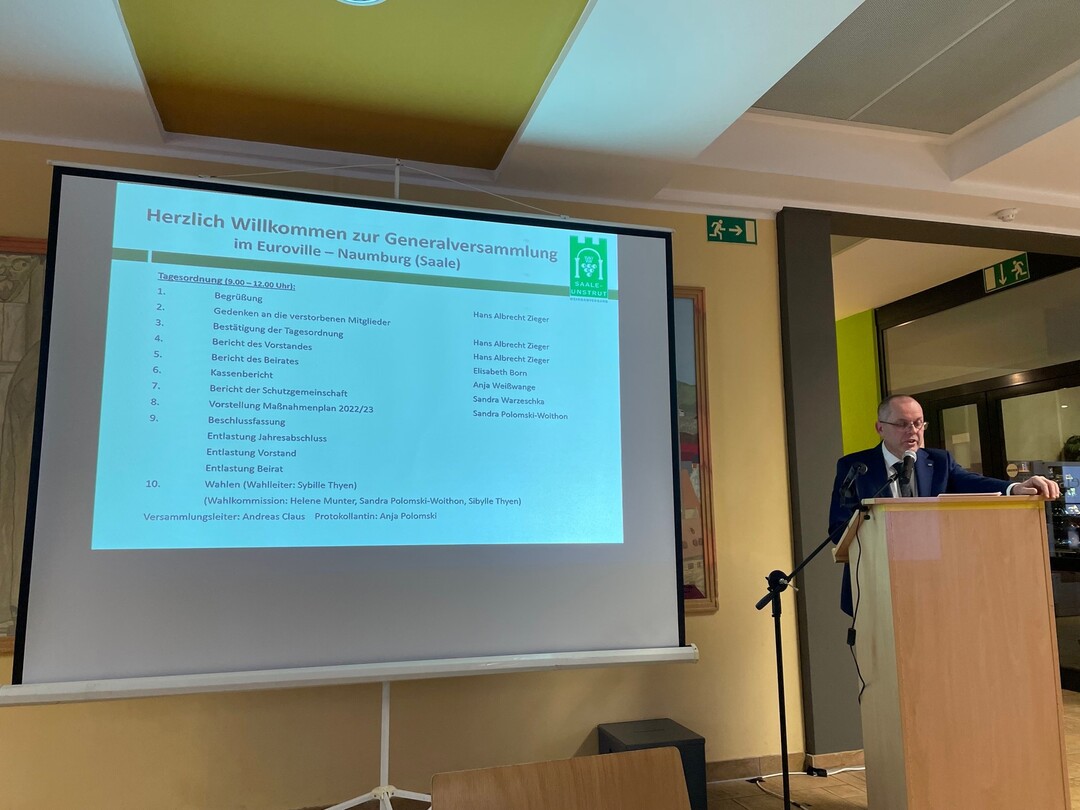 Weinbaupräsident Hans Albrecht Zieger bei der Generalversammlung des Weinbauverbands Saale-Unstrut.