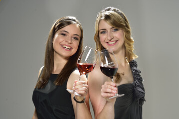 Wer wird Nachfolgerin von Weinknigin Stefanie Schwarz und Weinprinzessin Annekatrin Gauger?