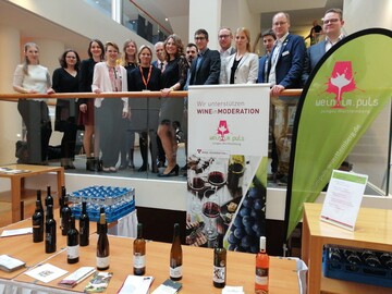 Die Jungwinzer vor Ort in Berlin: Amelie Bihlmayer, Anja Gemmrich, Christian Seybold, Christoph Golter, Claudia Rie, Lars Hieber, Lucas Schwab, Ludwig Berthold, Miriam Bauer, Nico Borth.