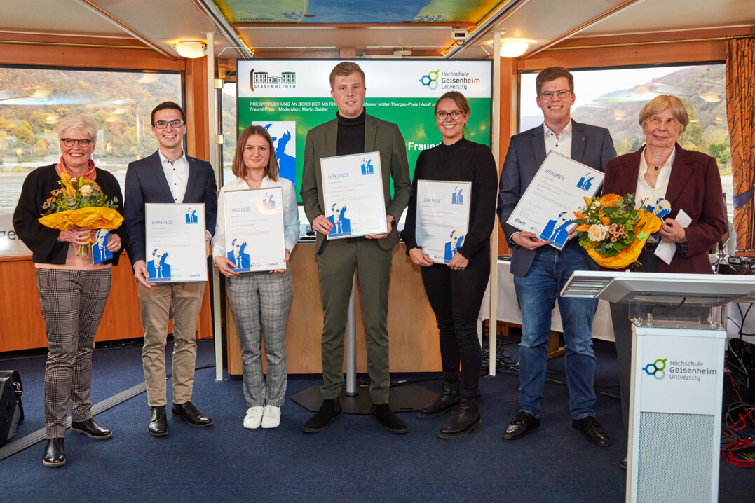 Sieben Absolventinnen und Absolventen der Weinbau- und Agrarwissenschaften freuten sich ber den erstmals verliehenen Adolf und Dr. Eberhard Fraund-Preis.