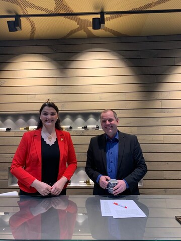 Weinknigin Annemarie Triebe fhrte zusammen mit Weinbauprsident Hans Albrecht Zieger durch die Onlineveranstaltung.