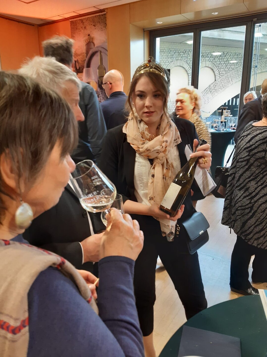 Gebietsweinknigin Romy Richter plauschte ebenfalls gern mit den Gsten des Abends.