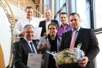 Im Bild (vorne von links): Oskar Noppenberger, Rita Wendel, Markus Schoebel, (hinten von links): Joachim Bienert, Markus Neubert und Vorstandsvorsitzender Gnter Hhn. 