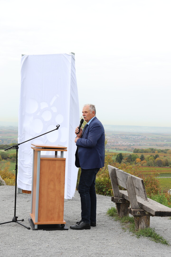 Hermann Hohl, der Prsident des Weinbauverbandes Wrttemberg, betonte, dass der Weintourismus fr viele Winzer in der Region zu einem zweiten Standbein geworden ist.