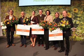 Bundesministerin Aigner im Kreis der gcklichen Peistrgerinnen und Preistrger