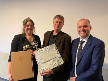 Jan-Dirk Franke (mitte) ist Redakteur der Freien Presse beim Chemnitzer Verlag und Druck GmbH & Co. KG. Er erhielt den Pressepreis.
