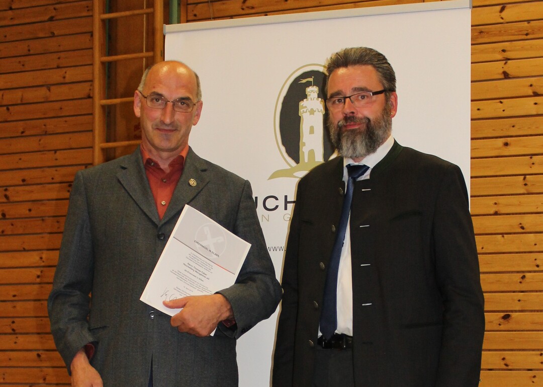 Von links: Ausscheidendes Vorstandsmitglied Thomas Faber mit Dr. Ansgar Horsthemke vom Baden Wrttembergischen Genossenschaftsverband nach Verleihung der Ehrennadel.