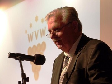 Weinbauverbandsprsident Hermann Hohl schlgt ein freiwilliges Stufenkonzept mit unterschiedlichen Produktionsmengen fr unterschiedliche Vermarktungsschienen vor. 