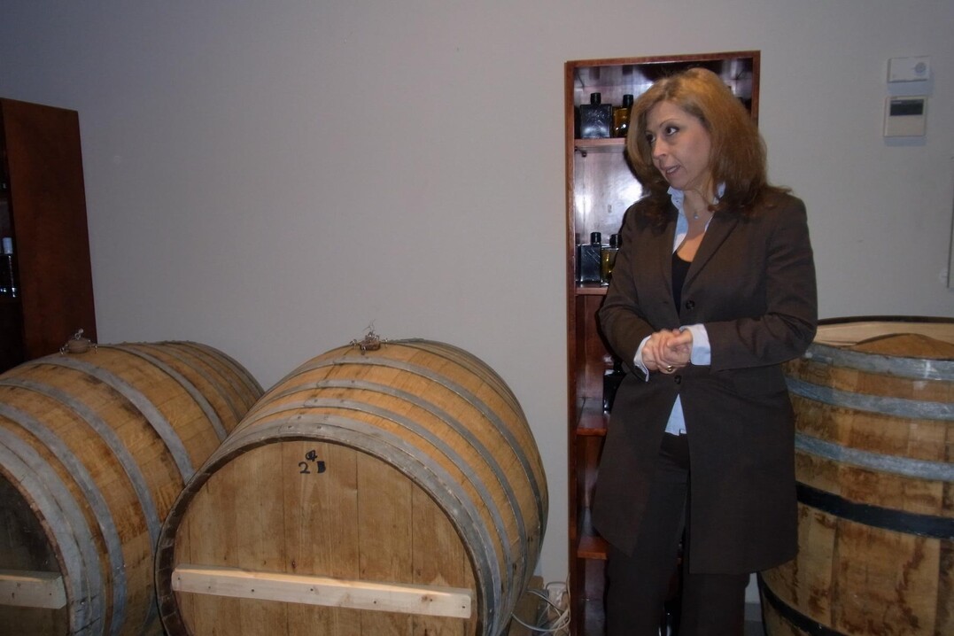 In der Destillerie Dorodouli in Kardia bei Thessaloniki wird Tresterbrand hergestellt. Tsipouro heit der klare Branntwein in Griechenland, den die Unternehmerfamilie inzwischen weltweit verkauft.