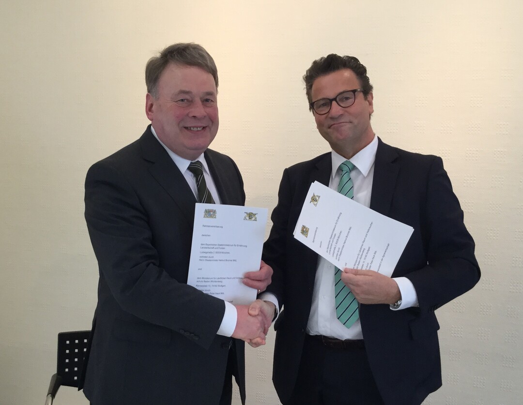 Die beiden Agrarminister Helmut Brunner (links) und Peter Hauk wollen knftig enger zusammenarbeiten.