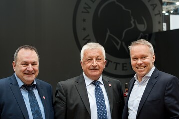 Dietrich Rembold (neuer Vorstandsvoritzender) zusammen mit seinem Vorgnger Ulrich Maile und Geschftsfhrer Marian Kopp (von links).