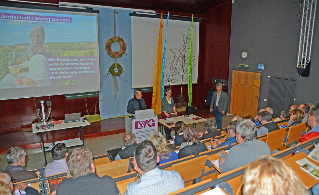 In Veitshchheim stellte Babette Menz, LGS-Verantwortliche der LWG, den Winzern und Gstefhrern das Gartenschaukonzept vor. 