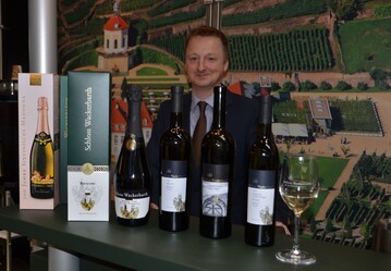 Sachsens Staatsweingut Schloss Wackerbarth hat auf der "ProWein"-Fachmesse durchschnittlich Umstze im sechsstelligen Bereich generiert. Fr den Geschftsfhrer des Weinbauverbands Sachsen und Marketingchef vom Staatsweingut, Michael Thomas, war Dsseldorf im Mrz bisher deshalb immer ein Pflichttermin. (Foto von 2015)