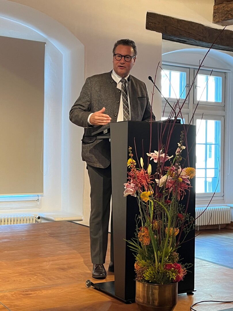 Minister Hauk spricht beim zehnten Genussgipfel.