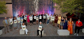 Nach zwei Jahren Ausbildung beim DLR Mosel prsentieren zwanzig neue Naturerlebnisbegleiterinnen und Naturerlebnisbegleiter stolz ihre Auszeichnungen. 