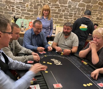 Bei der 1. Bad Sulzaer Poker und Wein-Nacht kamen rund 4000  fr den guten Zweck zusammen.