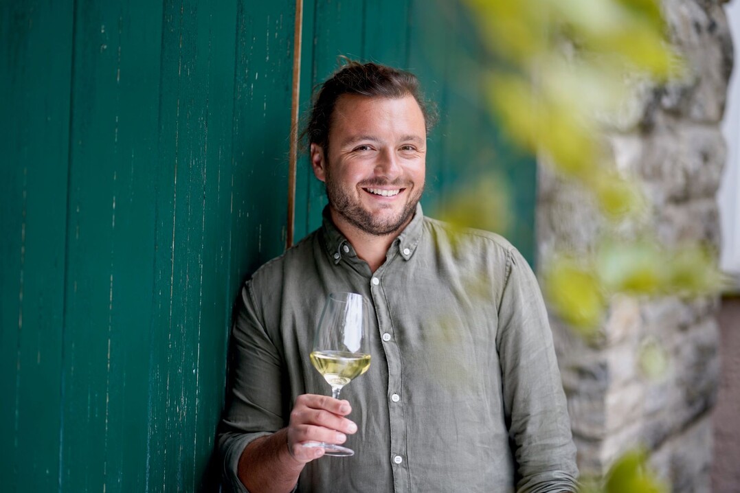 Der Sieger des DLG-Jungwinzerwettbewerbs 2021 heit Nicolas Olinger.