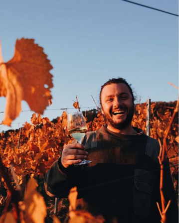  Preistrger Nicolas Olinger in seinem artenreichen Weinberg.