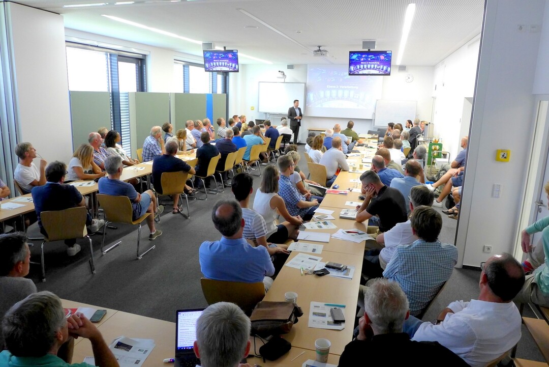 Zur Auftaktveranstaltung des Digi-Wein-Forums kamen zahlreiche Vertreter der Weinbaubranche, um über die Digitalisierung im Weinbau zu diskutieren.