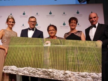 Das Weingut Reiss aus Wrzburg wurde von der Stadt Wrzburg ausgezeichnet.