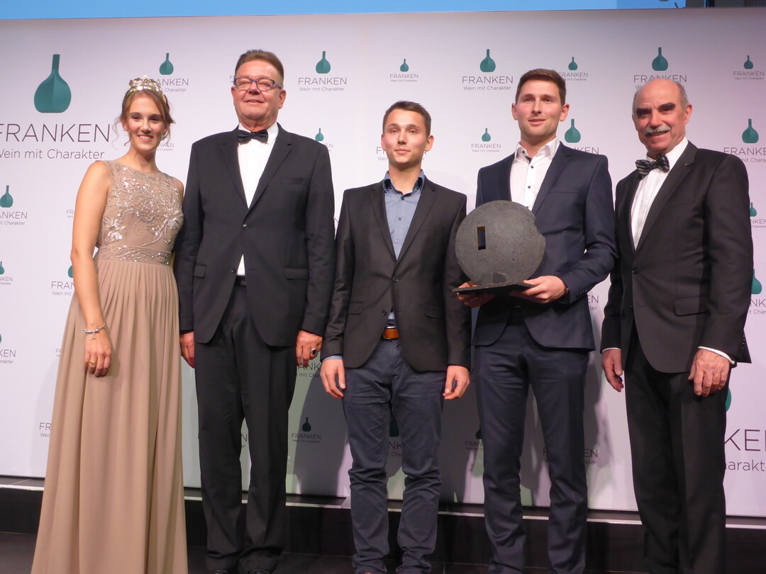 Der Landkreis Miltenberg stiftete den Ehrenpreis fr das Weingut Giegerich