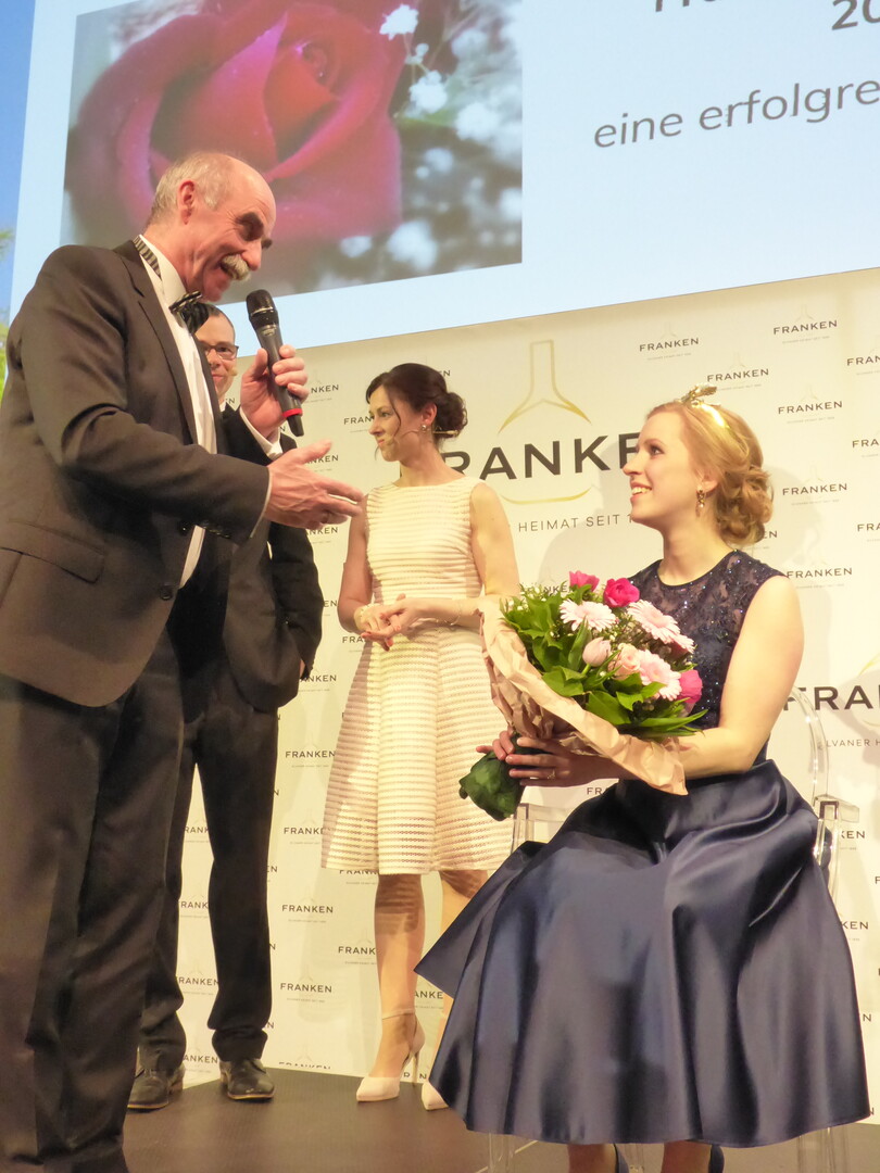 Blumen und Glckwnsche von Weinbauprsident Artur Steinmann.