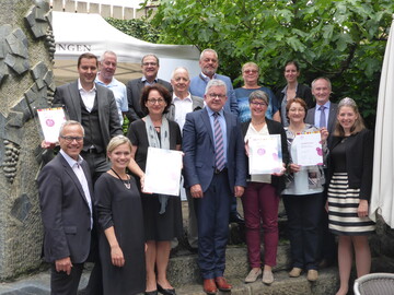 Die glcklichen Preistrger zusammen mit Tourismusminister Guido Wolf (vorne, Mitte).