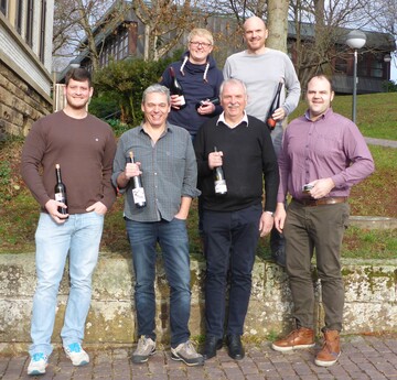 Nach getaner Jury-Arbeit ging es fr die sechs Juroren zum Gruppenfoto an die frische Luft.