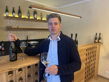 Hendrik Weber von der Sektmanufaktur Perlgut will ab kommendem Jahr mehr Gste in der fertiggestellten Vinothek empfangen und bei fachlichen Degustationen das Sekthandwerk vorstellen.