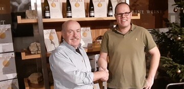 Burkard Hedrfer (links) hat den Aufsichtsrats-Vorsitz an Thomas Hemmelmann bergeben.