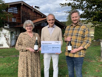 Almuth Aicher, Vorstandsvorsitzende der Brgerstiftung Rosenheim, Michael Unger, Geschftsfhrer von Unger Weine, Christian Hlatky, Geschftsfhrer der Brgerstiftung Rosenheim