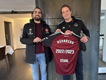 Luis Farhoumand, Manager New Partnerships (links) beim 1. FC Nrnberg und Winzer-Chef Christian Stahl arbeiten knftig eng zusammen.