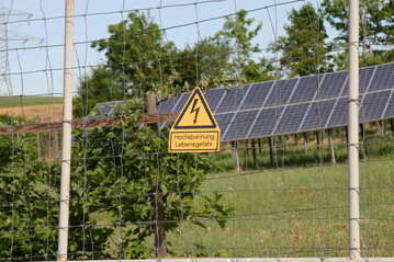 Pachtvertrge ber PV-Freiflchenanlagen sollten vor der Unterschrift genauestens geprft werden.