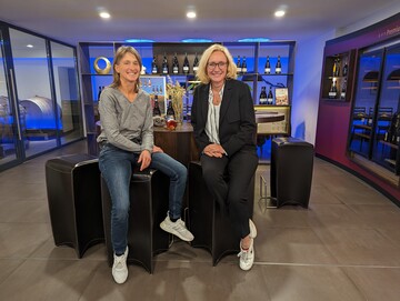 Sonja Beck (links) und Saskia Wrthwein von der Weinmanufaktur Stuttgart.