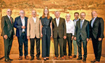 Die Preisträger (von links): Weinbaupräsident Artur Steinmann, Eberhard Schellenberger, Dr. Stefan Krimm, Weinkönigin Eva Brockmann, Bruno Kohlmann, Burkhard Heßdörfer, Wendelin Grass, Bernhard König und der Träger des Goldenen Bocksbeutels Dr. Hermann Kolesch.