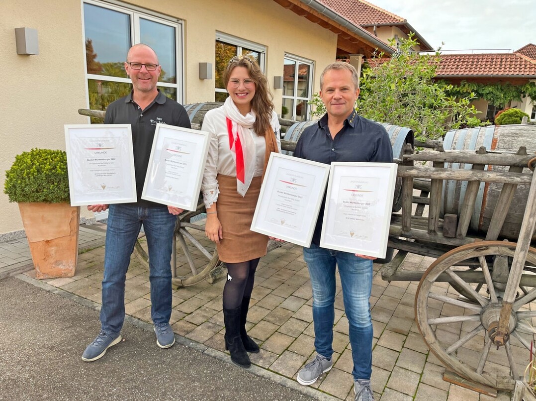 In der Privatkellerei Rolf Willy GmbH (Nordheim) war die Freude über die besondere Auszeichnung für ihren Weißburgunder groß.