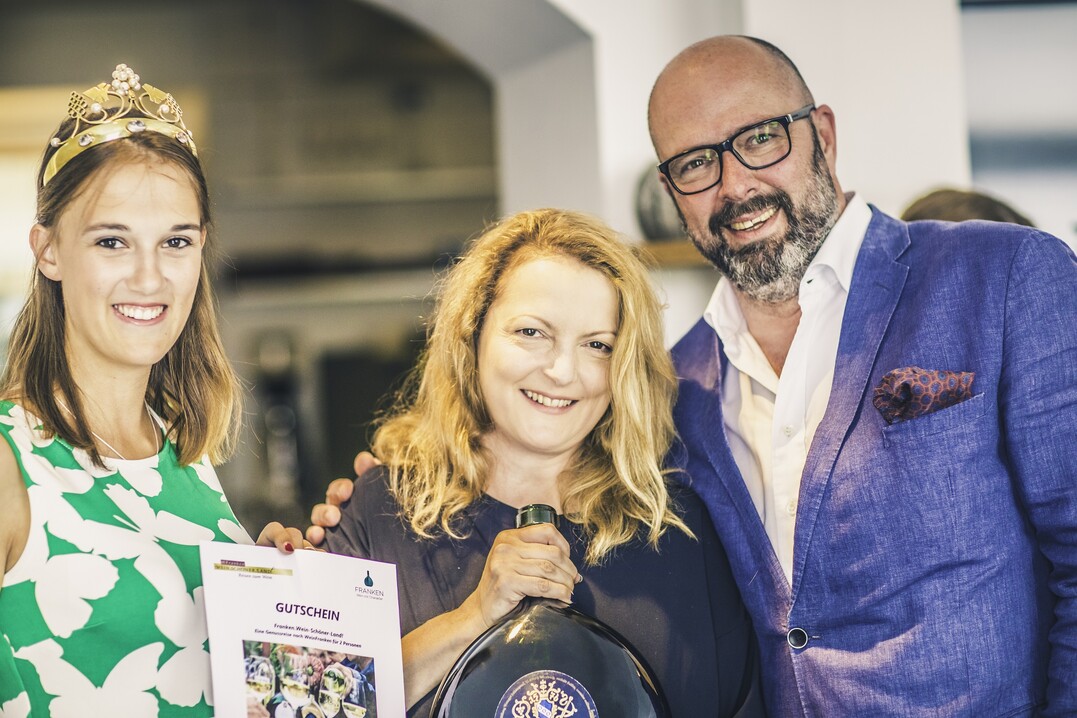Im Rahmen der erfolgreichen Kampagne „Spargel liebt Silvaner“ haben die fränkischen Winzer zusammen mit dem Sternekoch Dominik Käppeler (Restaurant Showroom in München) zu einem köstlichen Rezept-Gewinnspiel geladen.