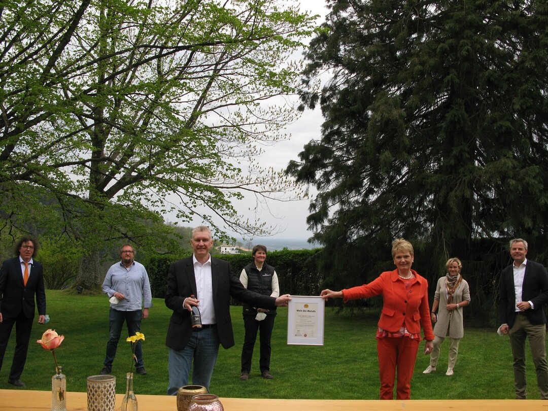 Der Wein des Monats August kommt vom  Weingut Ngelsfrst in Baden-Baden.