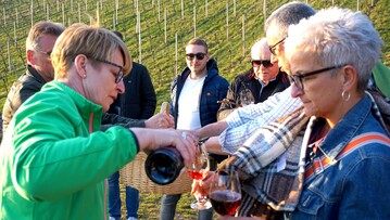 Sonnenschein, Tapas und Wein - mehr braucht eine gelungene Veranstaltung nicht.