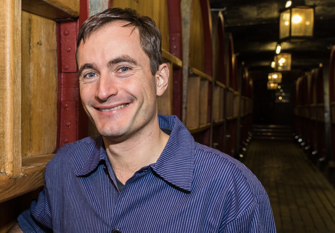 Kellermeister Thomas Hirt ist stolz auf das gute Abschneiden der beiden Pinots beim internationalen Wettbewerb in der Schweiz.