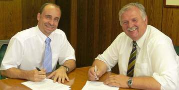 Werner Bader, ab 2012 neuer Geschftsfhrer, und Hermann Hohl, Prsident des Weinbauverbandes Wrttemberg.