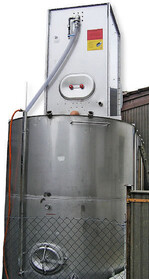 Kühlturm auf dem Pufferbehälter montiert