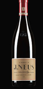 Tradition in neuem Gewand: Das Weingut Neus setzt auf traditionelle Schriftarten