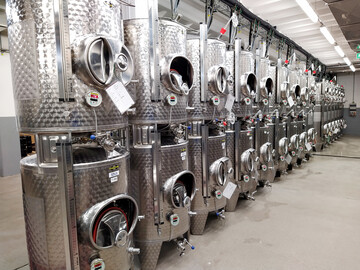 Der Standard im Keller:
zylindrische Edelstahltanks.