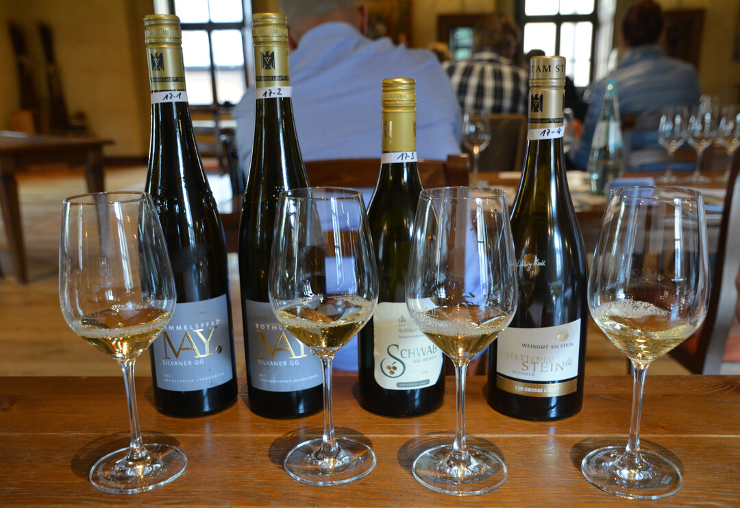 In einer sehr angenehmen Verkostungsatmosphre wurden die Top-Weine im Weingut Juliusspital probiert und bewertet. 