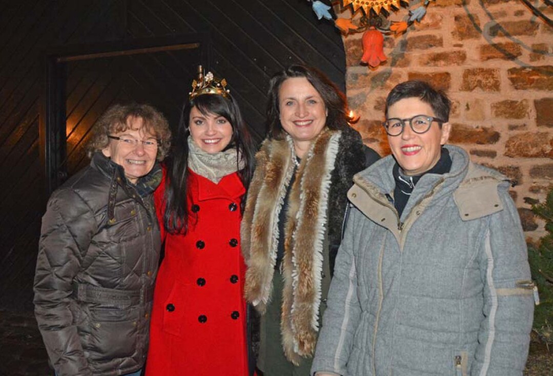 Geburtstagsparty in Franken (v. l.): Gabriele Brendel, Regionalsprecherin Franken; Kristin Langmann, Fränkische Weinkönigin; Andrea Wirsching, 1. Vorsitzenden Vinissima; Eva Pfaff-Düker, Hotel und Weingut „Zur Schwane“