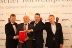 Weinpionier Jürgen Ellwanger mit seinen drei Söhnen Andreas, Jörg und Felix bei der Preisverleihung.